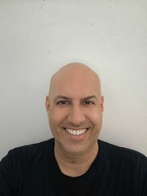 גבי צדקה טכנאי מחשבים עד הבית